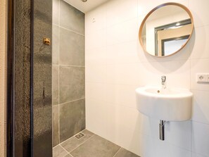 Shower - Serene Holiday Home in Ulestraten With Terrace (Ulestraten)