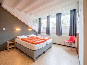 6 makuuhuonetta, yksilöllisesti kalustettu, vuodevaatteet