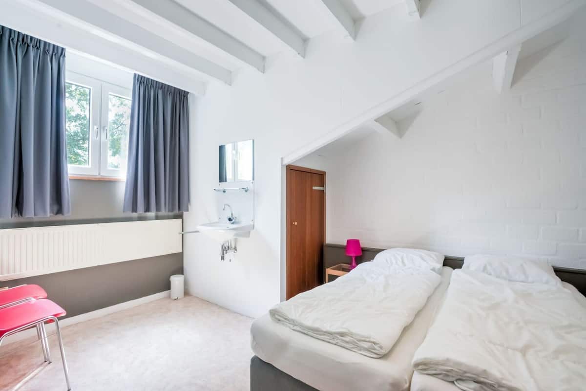 Comfort House, 3 Bedrooms | 6 bedrooms, individually furnished, bed sheets