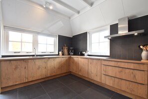 舒適單棟房屋, 多間臥室 | 私人廚房 | 微波爐、焗爐、洗碗機、咖啡機/沖茶器