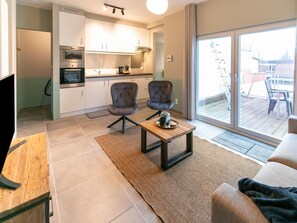 Classic Apartment, 2 Bedrooms | Living room