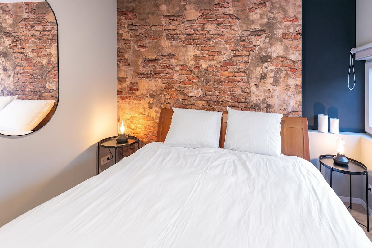 2 bedrooms, individually furnished, bed sheets