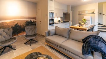 Comfort Apartment, 3 Bedrooms | Living room