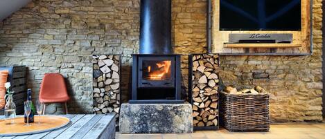 Classic House, Multiple Bedrooms | Living room | Fireplace