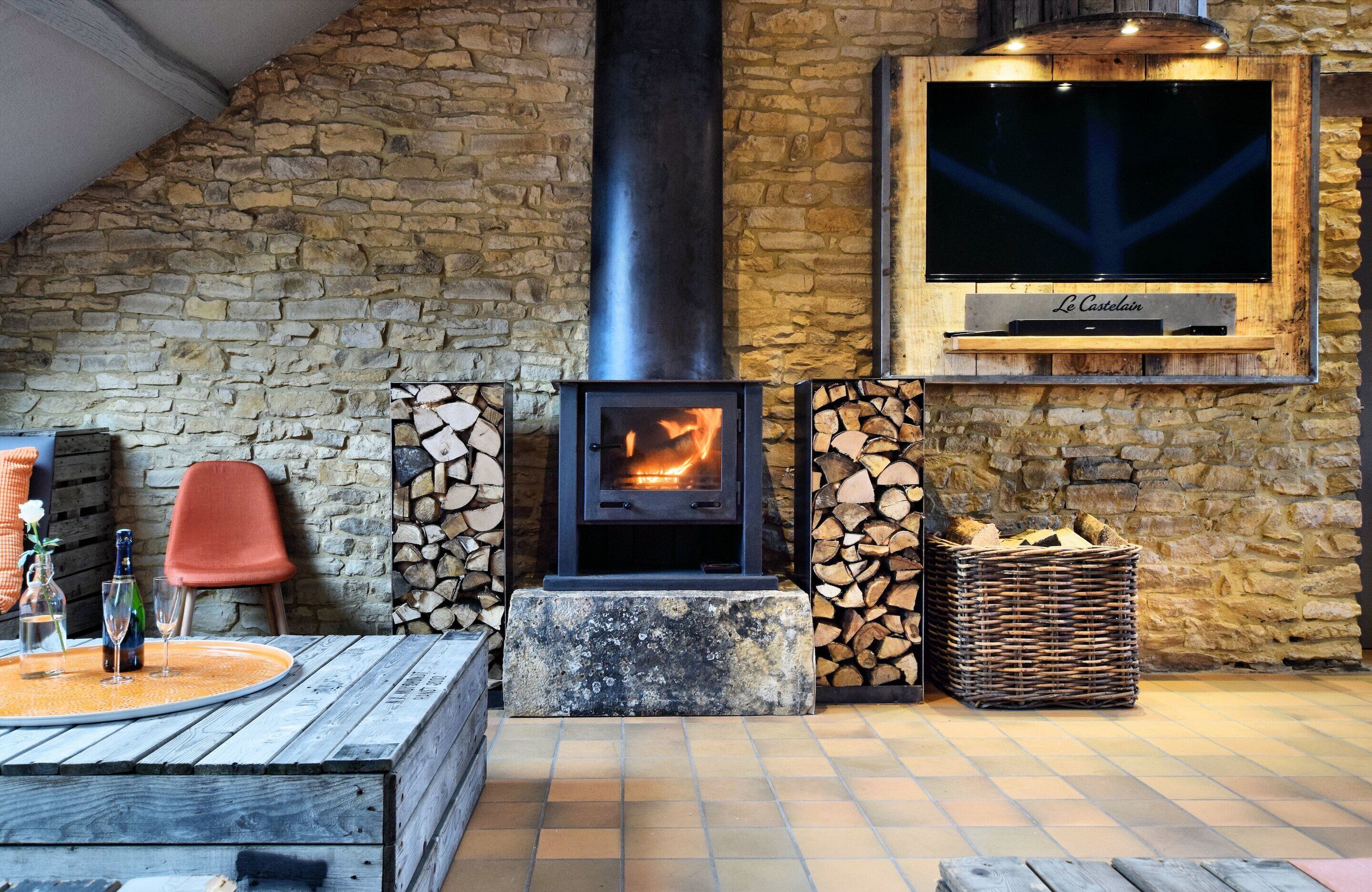 Casa clásica, varias habitaciones | Sala de estar | Chimenea 