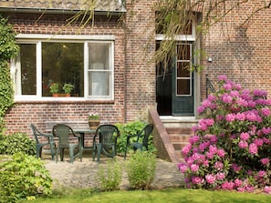 Comfort House, 6 Bedrooms | Balcony - Spacious Mansion in Swolgen With Garden (Swolgen)