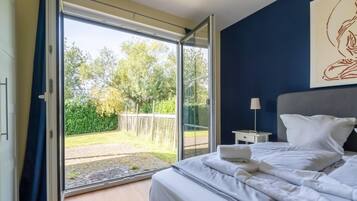6 bedrooms, individually furnished, bed sheets