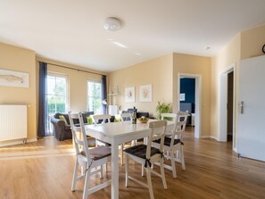 Comfort Apartment, 3 Bedrooms | Dining