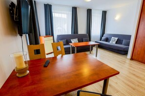 Comfort Apartment, 2 Bedrooms | Dining