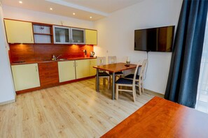 Comfort Apartment, 2 Bedrooms | Dining