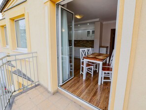 Classic Apartment, 3 Bedrooms | Balcony