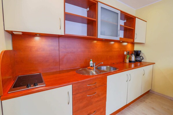 Comfort Apartment, 2 Bedrooms | Private kitchen | Fridge, high chair