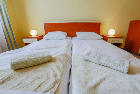 Comfort Apartment, 2 Bedrooms | 3 bedrooms, bed sheets