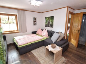 1 dormitori, mobiliari individual i roba de llit 