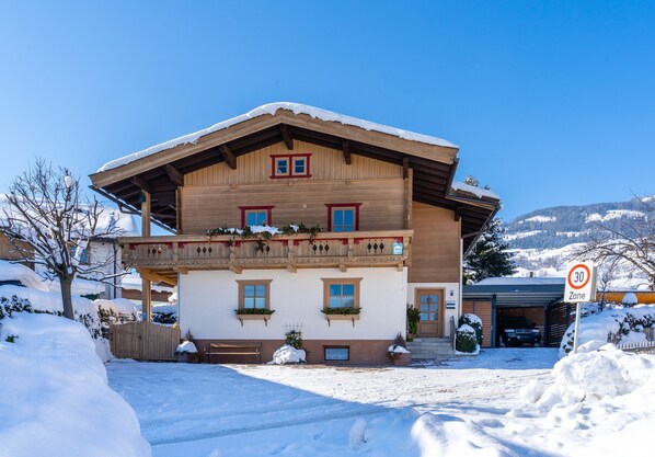 Exterior - Peaceful Apartment in Salzburg Near Ski Area (Piesendorf)