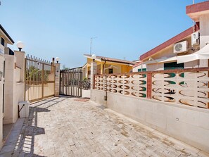 Classic Apartment, 2 Bedrooms | Reception - Simplistic Apartment in Reitani Near Lido Beach (Noto)