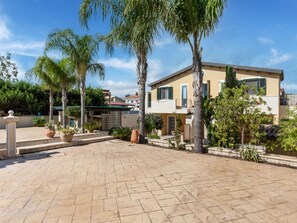 Classic Apartment, 2 Bedrooms | Exterior - Simplistic Apartment in Reitani Near Lido Beach (Noto)
