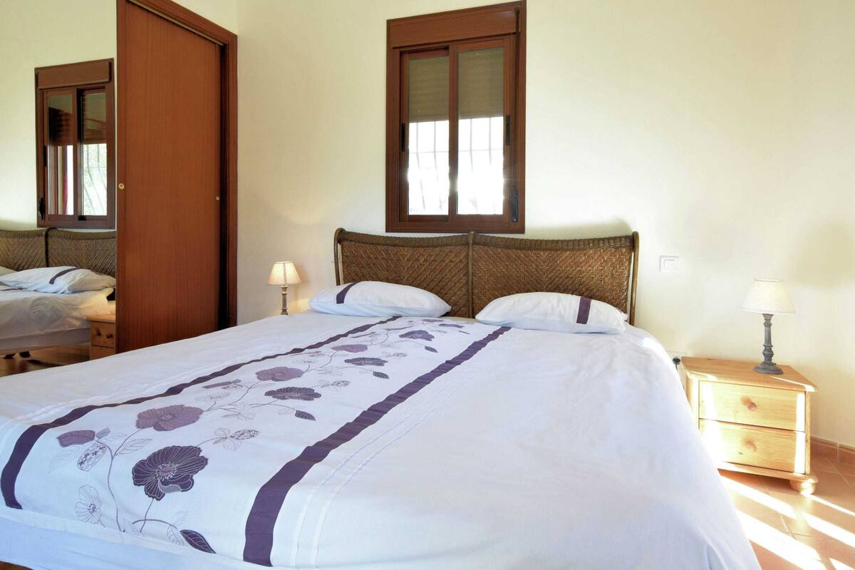 8 bedrooms, individually furnished, iron/ironing board, bed sheets