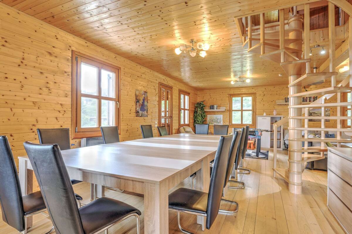 Classic House, 5 Bedrooms | Dining
