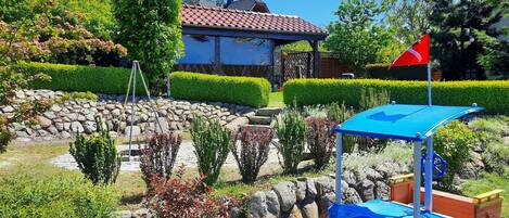 Classic House, 3 Bedrooms | Garden