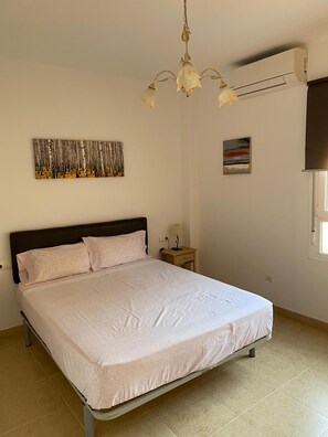 2 bedrooms, bed sheets