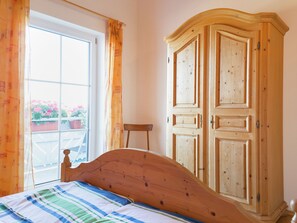 Classic House, 2 Bedrooms | 4 bedrooms, individually furnished, bed sheets