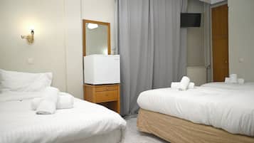 Safe på rommet, blendingsgardiner, lydisolert og strykejern/-brett