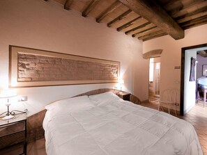 Comfort House, 2 Bedrooms | 3 bedrooms, individually furnished, bed sheets