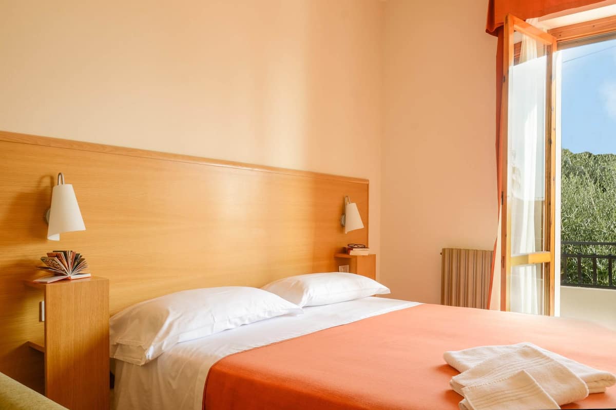 Apartamento conforto, 2 quartos | 6 quartos, individualmente mobiliados