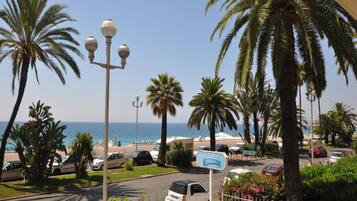 Classic-Apartment, 2 Schlafzimmer | Blick von der Unterkunft