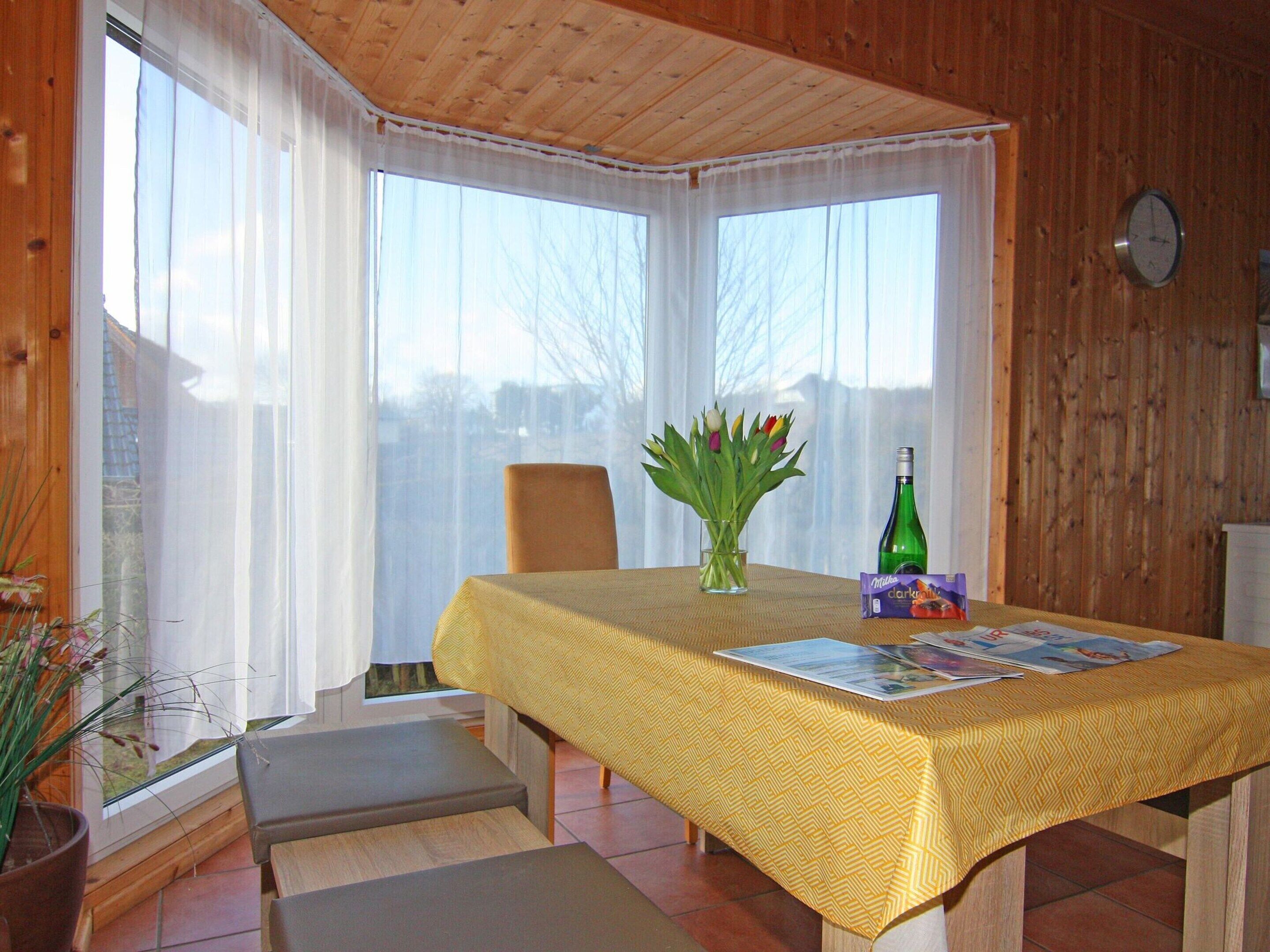 Deluxe House, 3 Bedrooms | Dining