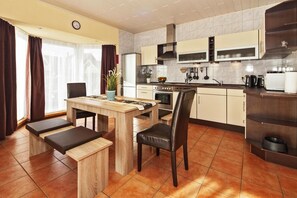 Classic-Haus, 2 Schlafzimmer | Eigene Küche | Kühlschrank, Mikrowelle, Ofen, Geschirrspüler