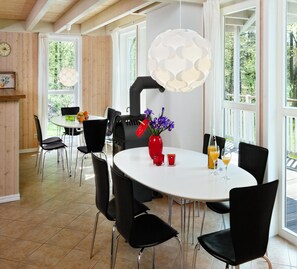 บ้านพักคลาสสิก, 6 ห้องนอน | ร้านอาหาร