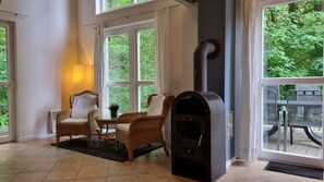 Comfort House, Multiple Bedrooms | Living room | Fireplace, DVD player