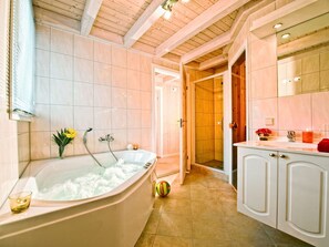 Classic Apartment, 3 Bedrooms | Bathroom | Shower - Holiday Homes in the Bad Saarow Castle Park, Bad Saarow (Bad Saarow)