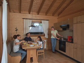 Classic-huoneisto, 2 makuuhuonetta | Yksityinen keittiö | Uuni, syöttötuoli