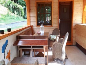 Comfort Chalet, 3 Bedrooms | Balcony - Cozy Chalet With Fireplace, Located in Wooded Area (Schoenecken)