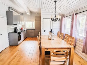 Classic House, 4 Bedrooms | Interior - 8 Person Holiday Home in Aseral (Aseral)
