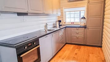 Classic House, 4 Bedrooms | Interior