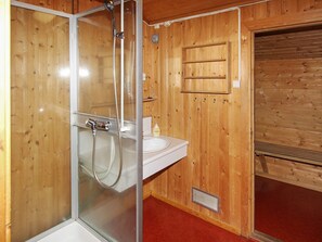 Classic House, 4 Bedrooms | Sauna