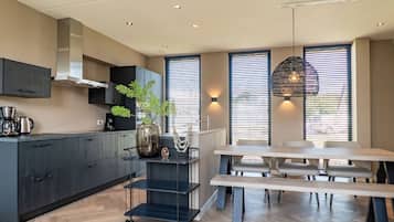 Vila Deluks, 3 kamar tidur | Dapur pribadi | Lemari es, microwave, oven, dan mesin pencuci piring