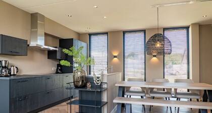 Semi-detached, Luxury Villa With 3 Bathrooms, sea at 400 m