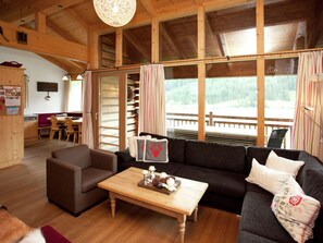Elite Chalet, 4 Bedrooms | Living room