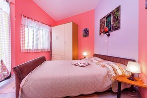 3 bedrooms, bed sheets - Apartment in Private House With Shared Pool (Liznjan)