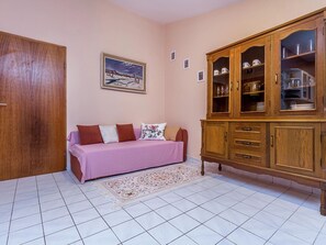 Comfort Apartment, 2 Bedrooms | Living room
