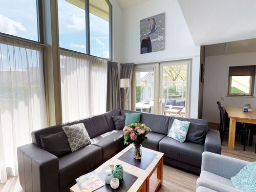 Family-friendly Villa in Near Centre of Kortgene