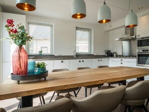Comfort villa, 4 slaapkamers | Privékeuken | Een koelkast, een magnetron, een vaatwasser