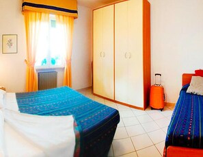 Classic Apartment, 3 Bedrooms | 5 bedrooms, individually furnished