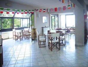 Deluxe appartement, 2 slaapkamers | Dineren