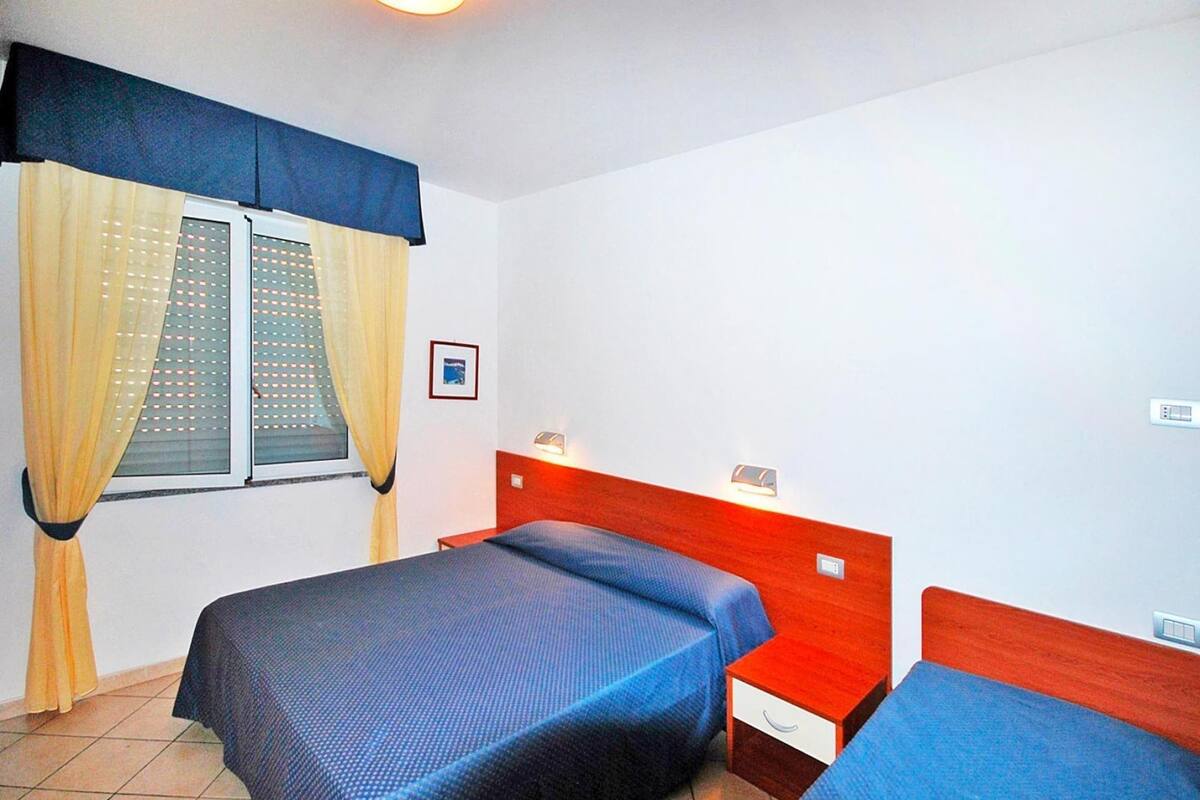 Deluxe Apartment, 2 Bedrooms | 5 bedrooms, individually furnished